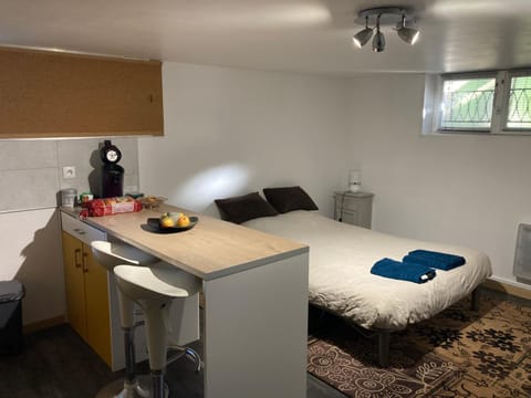 Photo of the whole room, Dining area, Bedroom