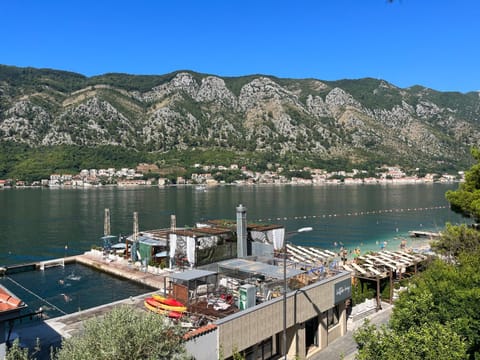 Nearby landmark, Day, Natural landscape, Activities, Mountain view, Sea view