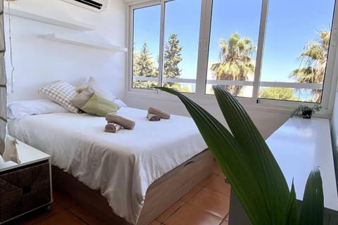 La ventana de Puerto Marina Apartment in Torremolinos