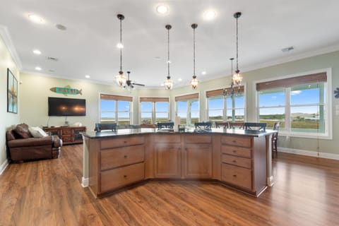 TV and multimedia, Kitchen or kitchenette, Living room, kitchen