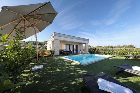 Property building, Swimming pool, Swimming pool