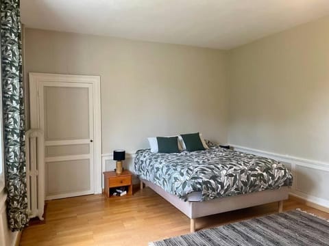 La maison bleue House in Centre-Val de Loire