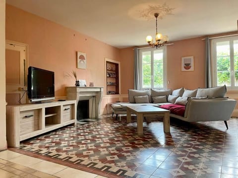 La maison bleue House in Centre-Val de Loire