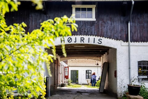 Property building, Facade/entrance, group of guests, group of guests