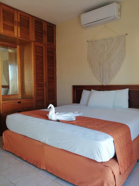 Bed, Photo of the whole room, Bedroom, wardrobe, air conditioner