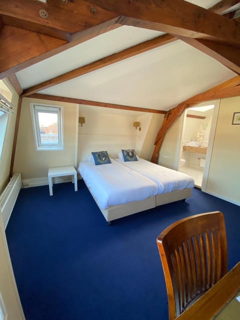 Bed, Bathroom, Photo of the whole room, Bedroom, Bath