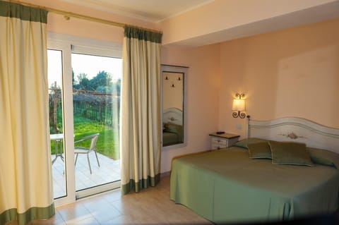 Bedroom, Garden view