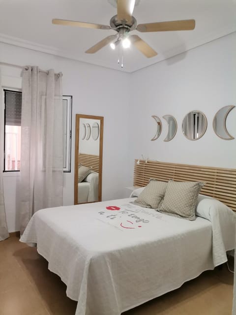Bed, Photo of the whole room, Bedroom, fireplace