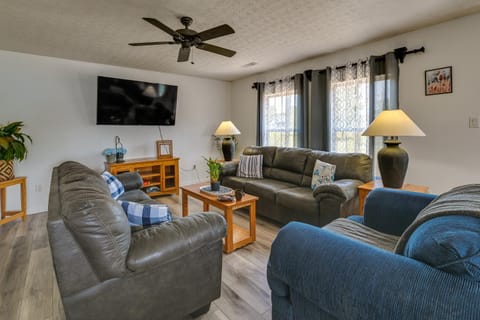 Charming Smiths Grove Home Near Cave Tours! House in Kentucky