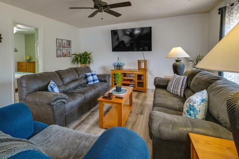 Charming Smiths Grove Home Near Cave Tours! House in Kentucky