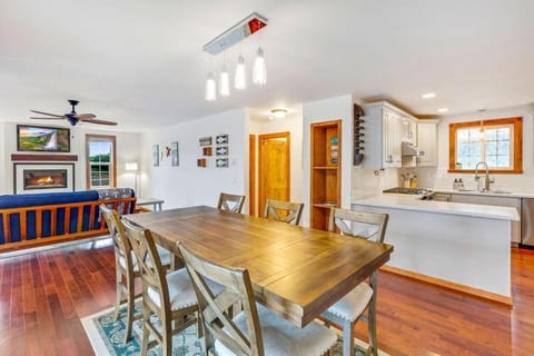 Cobblestone Cottage House in Ocean Shores