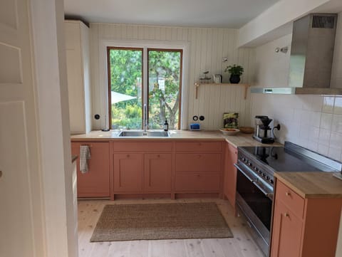 Property building, Kitchen or kitchenette, kitchen