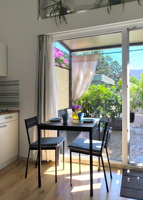 Balcony/Terrace, Kitchen or kitchenette, Dining area, Garden view