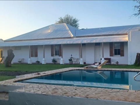 Property building, Garden, Swimming pool