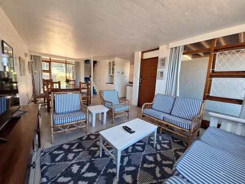 TV and multimedia, Photo of the whole room, Seating area