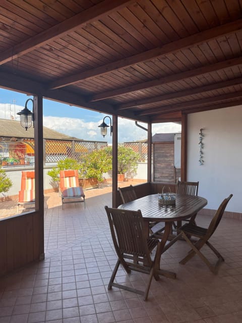 Property building, Patio, Balcony/Terrace, Balcony/Terrace, Floor plan, Dining area, Lunch, sunbed