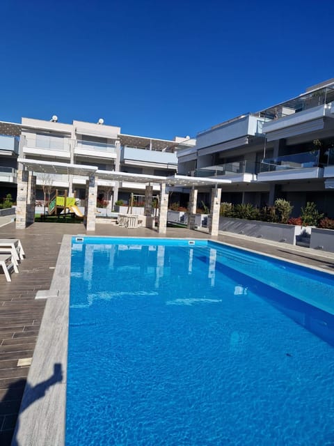 Day, Pool view, Swimming pool, sunbed