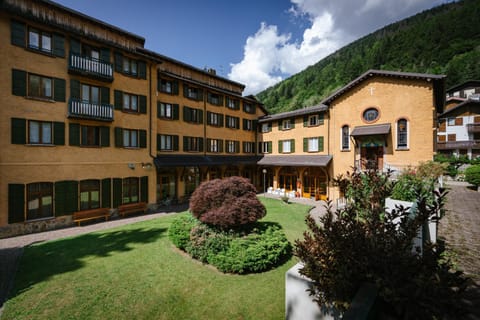 Property building, Natural landscape, Mountain view