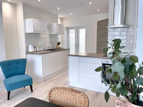 Lush Porthcawl Large Spacious 2 bedroom Apt, Garden, Prime Location Apartment in Porthcawl