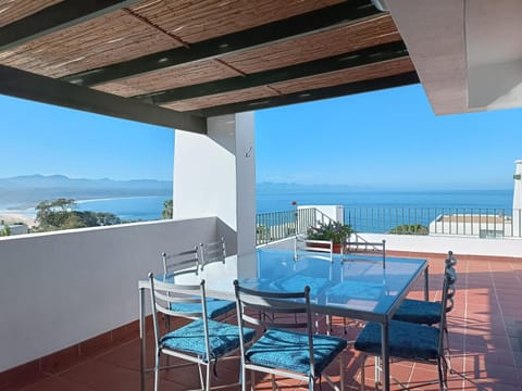 Hill House Holiday - Back-up Power Sea Views Apartment in Plettenberg Bay