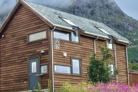 Moderne leilighet med badstue og havutsikt Apartment in Lofoten