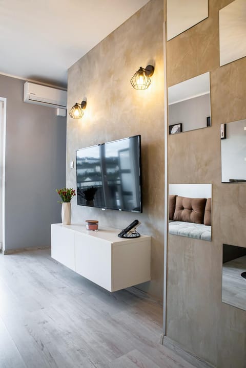 Communal lounge/ TV room, TV and multimedia, Evening entertainment, air conditioner