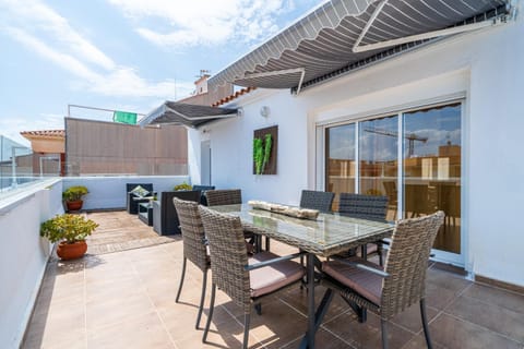 Property building, Balcony/Terrace, Living room