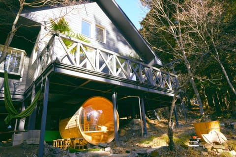 Property building, Day