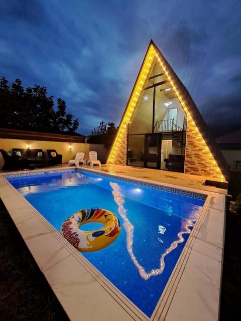 Night, Balcony/Terrace, Pool view, Swimming pool, sunbed