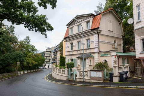Property building, Neighbourhood
