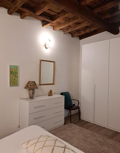 Centro storico, Centralissimo LUXURY SMERALDO SUITE Doccia Idromassaggio , cesto con piccola colazione Apartment in Ravenna