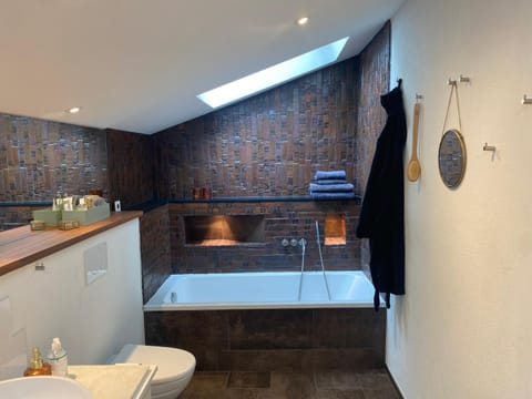 Bathroom, Bath, towels