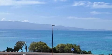 Superbe Pieds dans l eau ajaccio face à la mer plage de sable fin route des îles des sanguinaires Apartment in Ajaccio