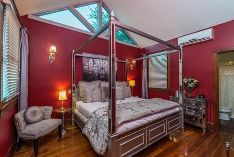 Shower, Toilet, Bathroom, Coffee/tea facilities, Seating area, On site