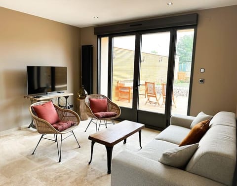 Communal lounge/ TV room, TV and multimedia, Seating area