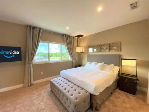 Sophisticated 4 En Suites w Private Hot Tub & BB House in Bay Lake