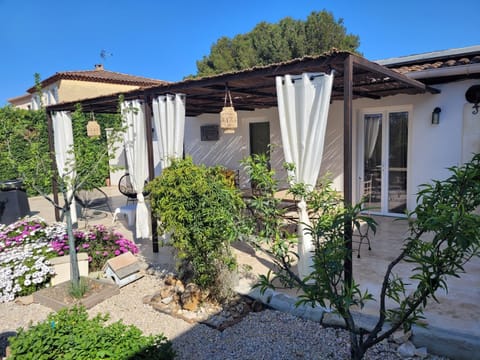 maisonnette avec piscine la picholine Apartment in Provence-Alpes-Côte d'Azur