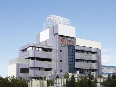 Facade/entrance
