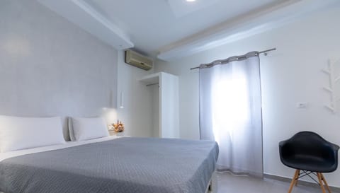 Bed, TV and multimedia, Bedroom, air conditioner