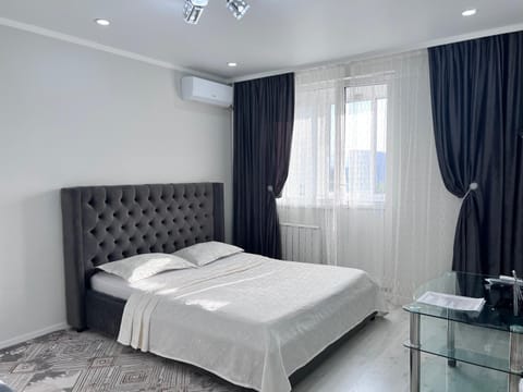 Photo of the whole room, Bedroom, air conditioner