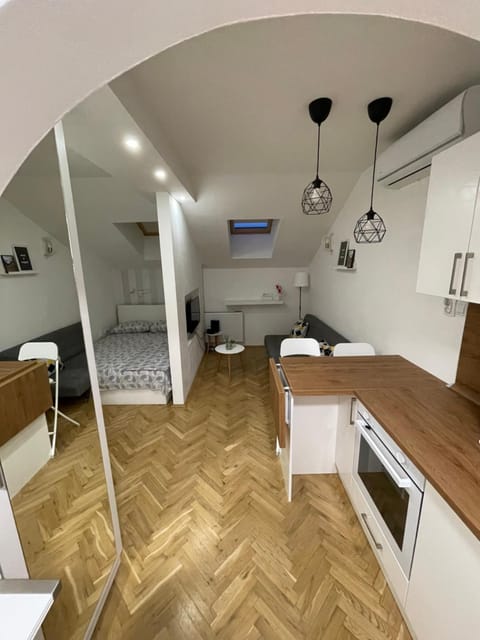 Bed, TV and multimedia, Living room, pet friendly, air conditioner