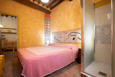 Shower, Bed, Photo of the whole room, Bedroom