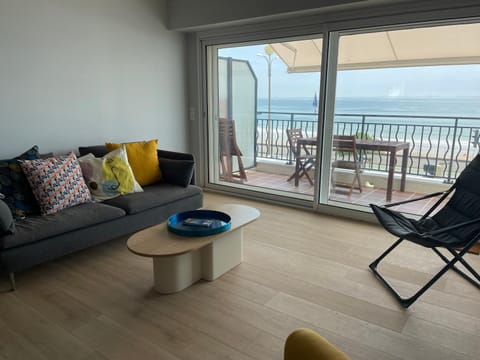 Natural landscape, View (from property/room), Balcony/Terrace, Living room, Sea view