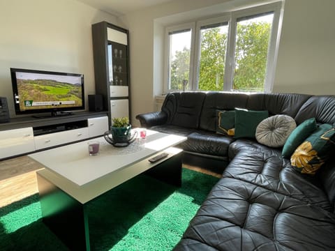 Communal lounge/ TV room, TV and multimedia, Living room, Seating area, Evening entertainment