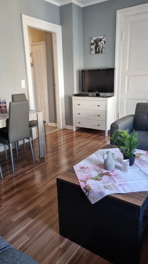 TV and multimedia, Living room, Dining area