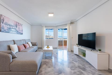 797 HOLIDAY RENTALS- Apartamento en Torremolinos para 7 con vistas al mar Apartment in Torremolinos