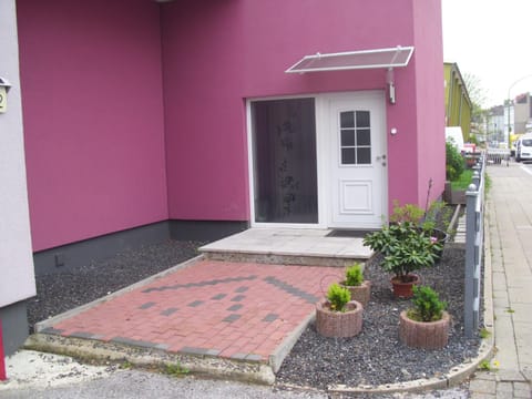 Facade/entrance, Area and facilities