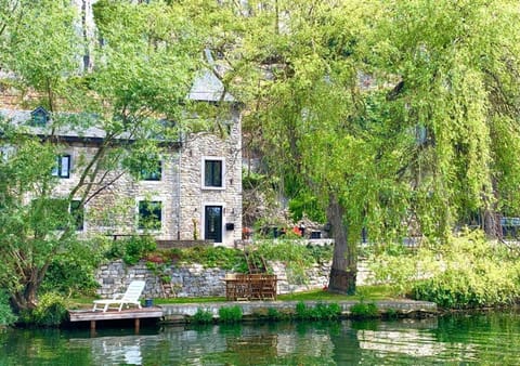 Property building, Day, Natural landscape, Garden, Garden view, Lake view