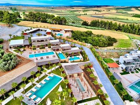 Property building, Day, Natural landscape, Bird's eye view, City view, Pool view, Sea view, Swimming pool, sunbed