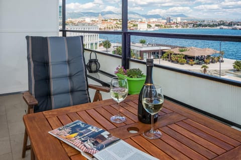 City view, Sea view